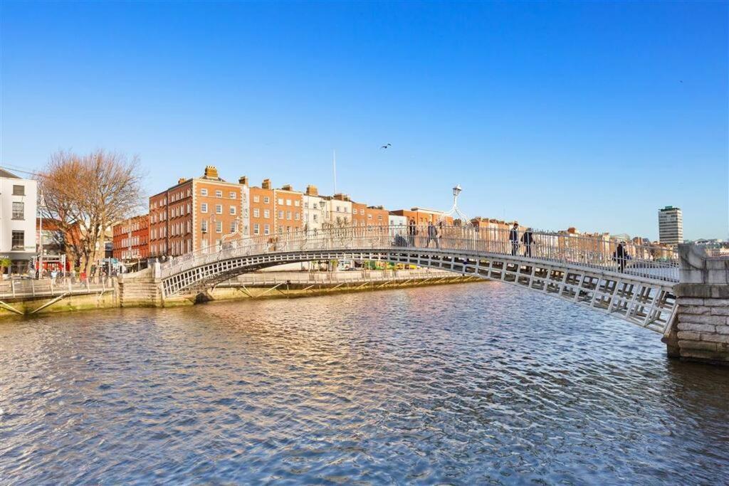 Delightful City Centre Apartment With Balcony Dublin Exteriör bild